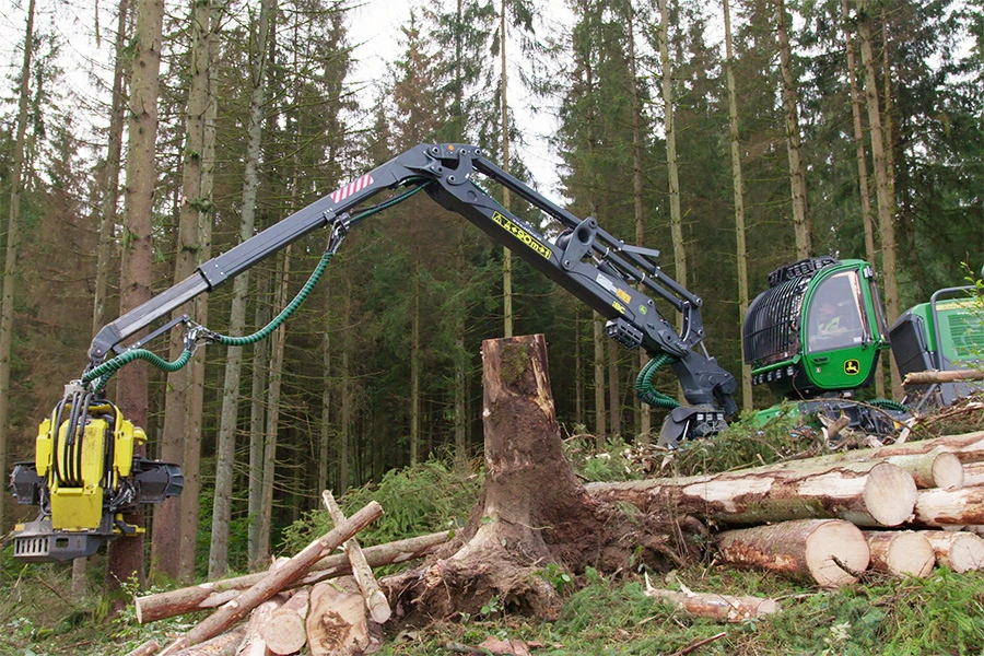 harvester-bei-der-durchforstung-für-einen-gesunden-zukunftswald